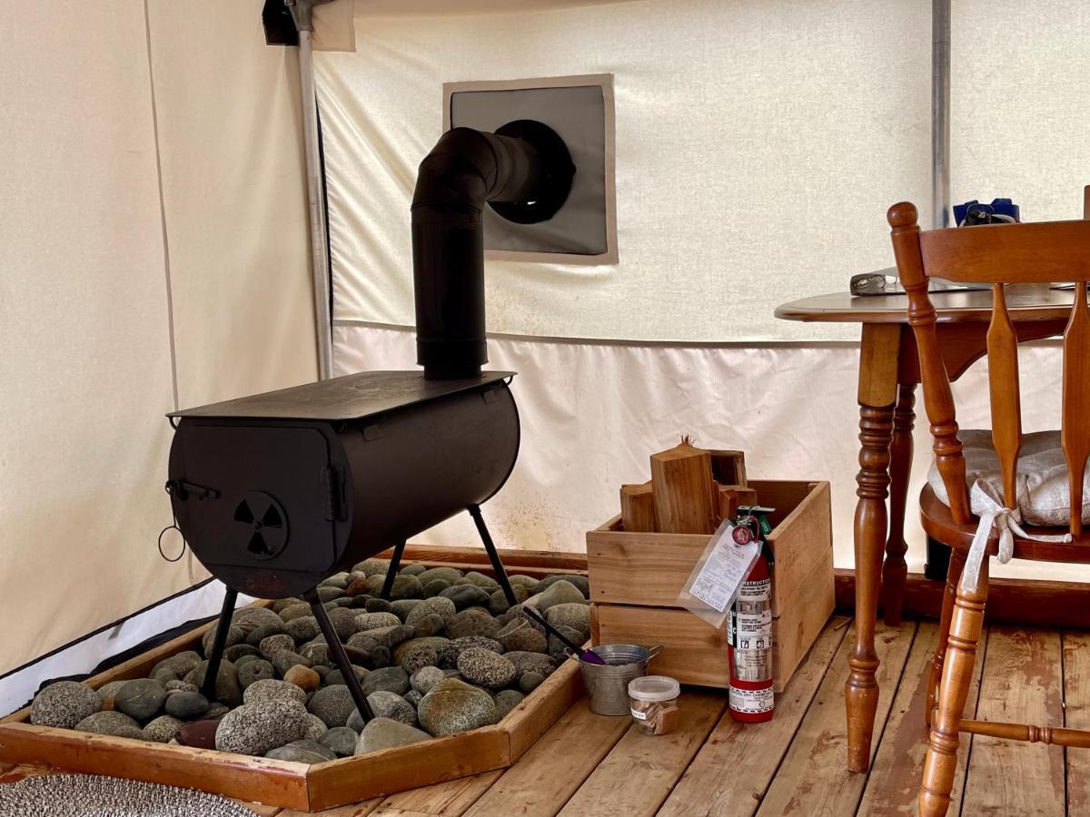 So Damn Lucky Glamping Hotel Ucluelet Buitenkant foto