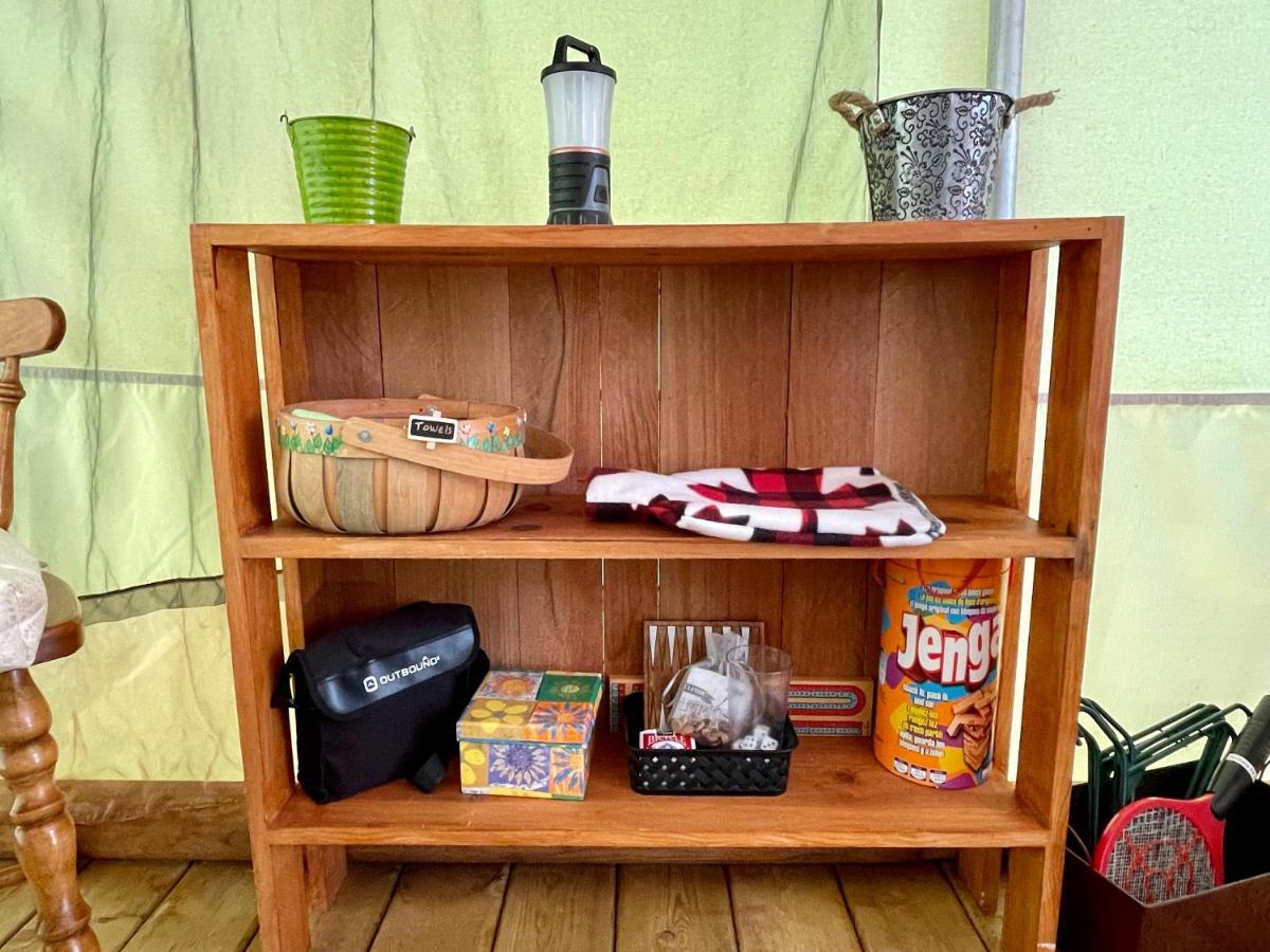 So Damn Lucky Glamping Hotel Ucluelet Buitenkant foto