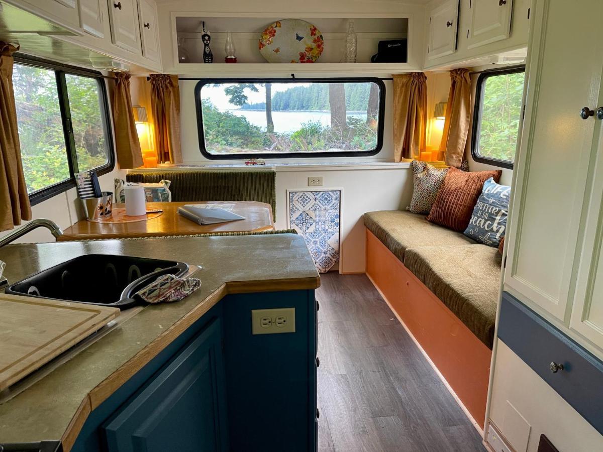 So Damn Lucky Glamping Hotel Ucluelet Buitenkant foto