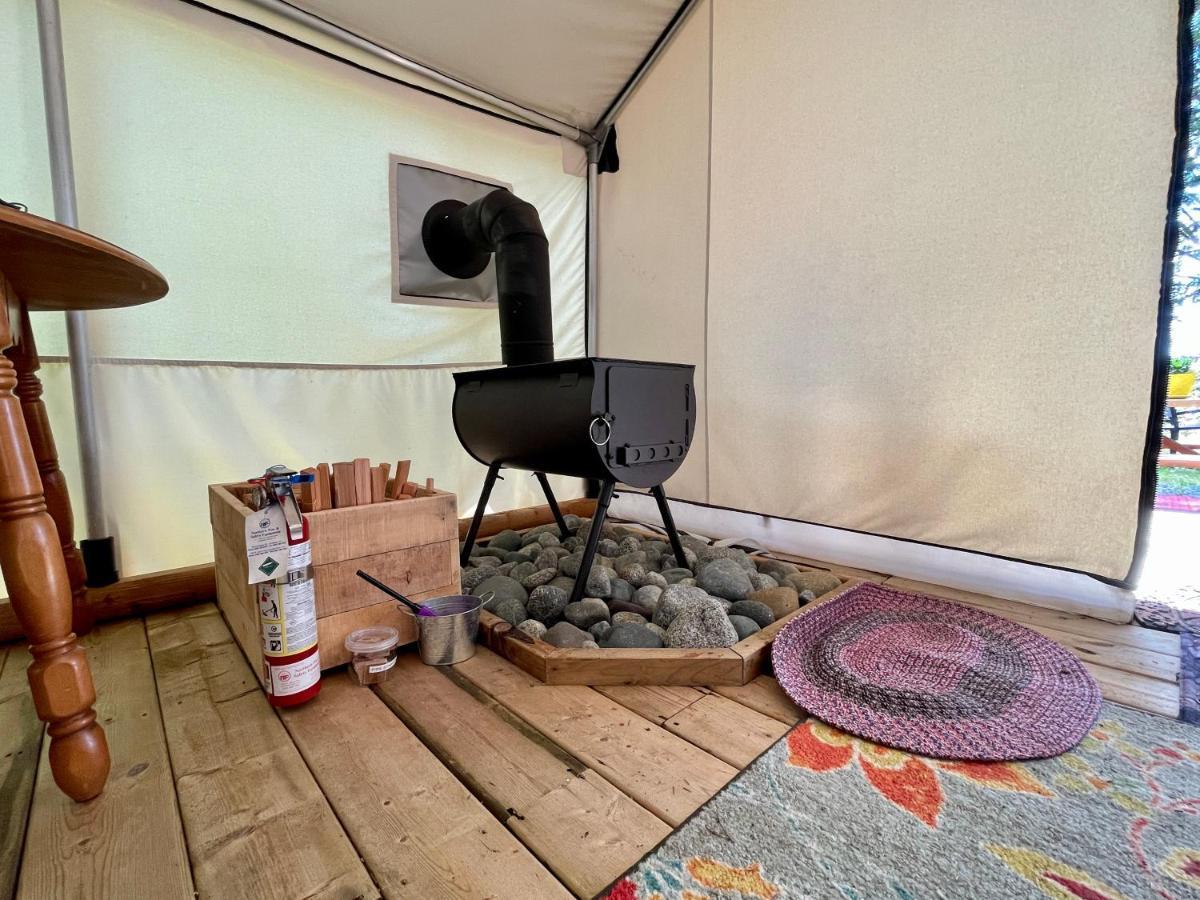 So Damn Lucky Glamping Hotel Ucluelet Buitenkant foto