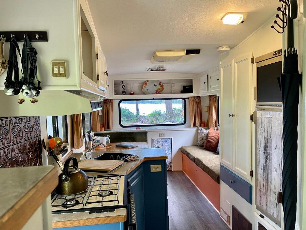So Damn Lucky Glamping Hotel Ucluelet Buitenkant foto