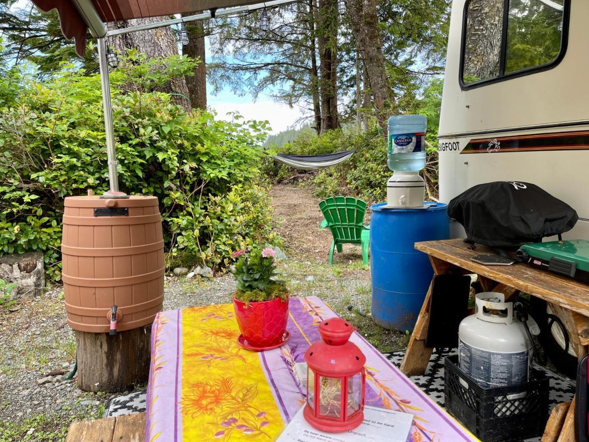 So Damn Lucky Glamping Hotel Ucluelet Buitenkant foto