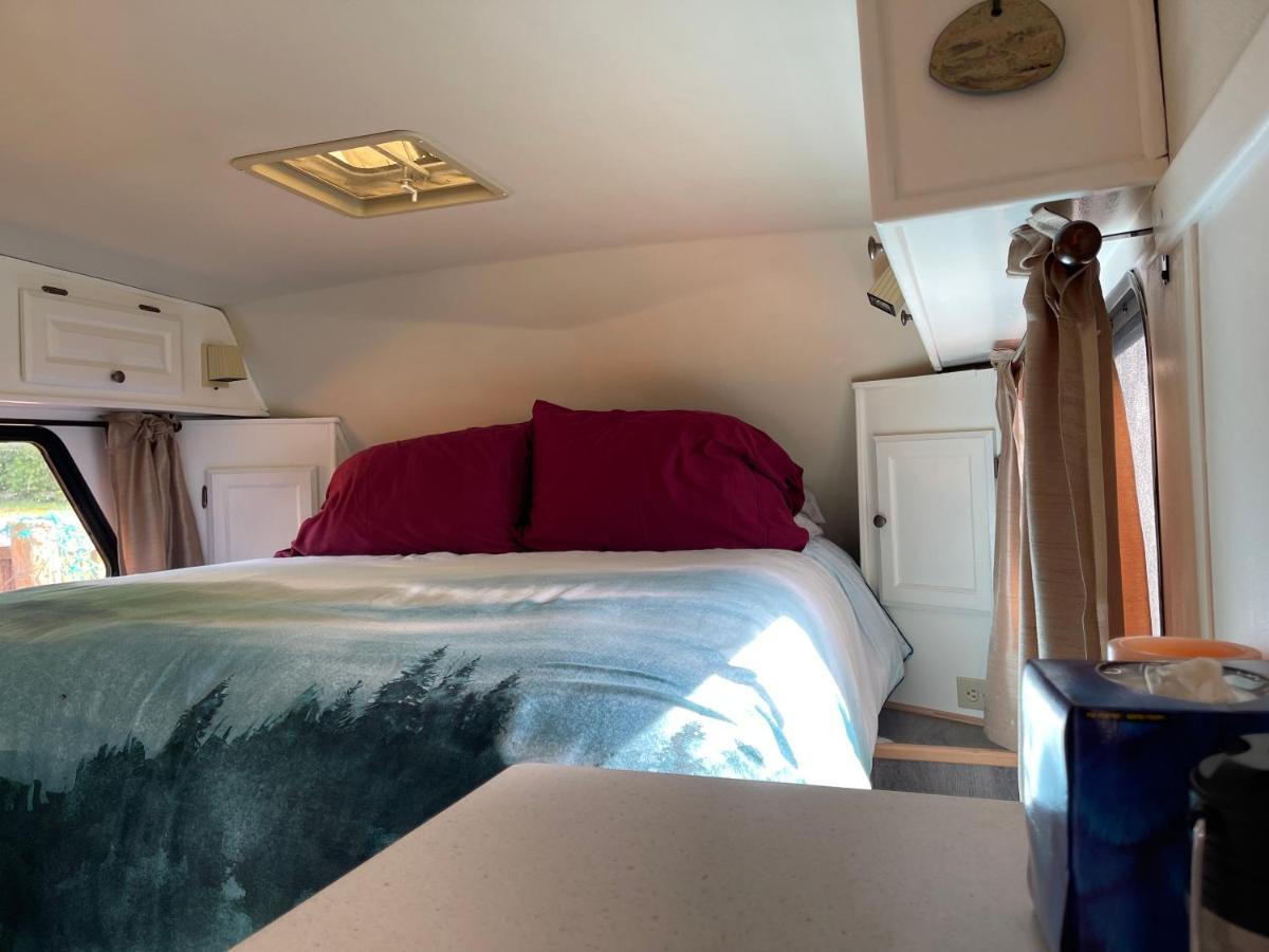So Damn Lucky Glamping Hotel Ucluelet Buitenkant foto