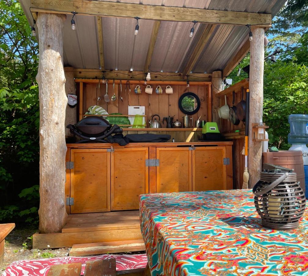 So Damn Lucky Glamping Hotel Ucluelet Buitenkant foto