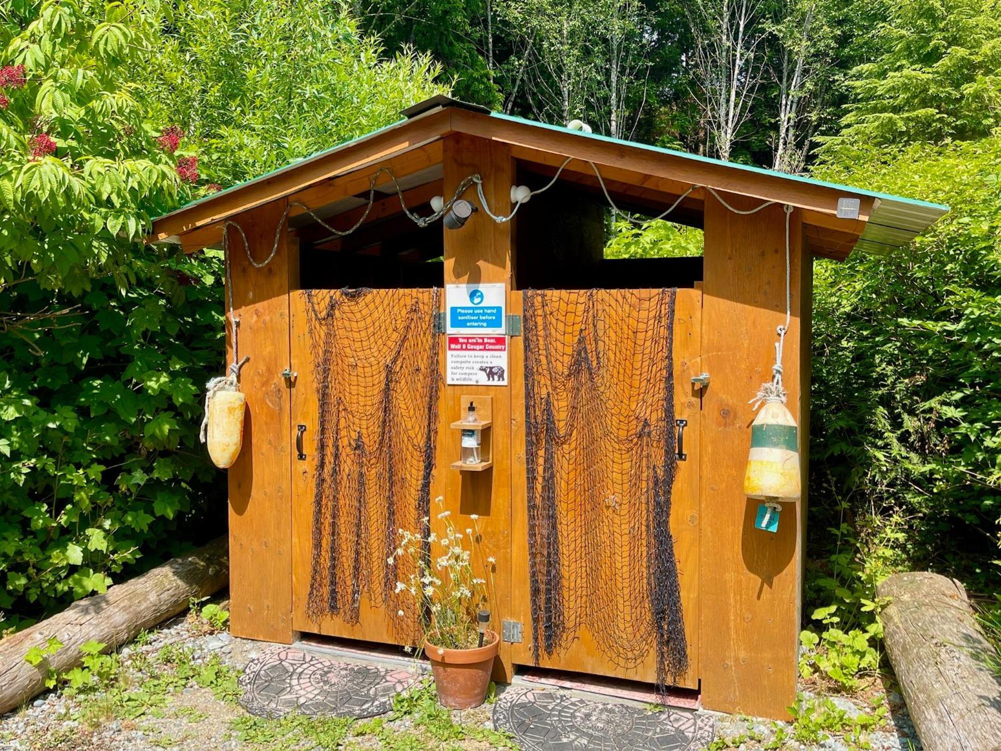 So Damn Lucky Glamping Hotel Ucluelet Buitenkant foto