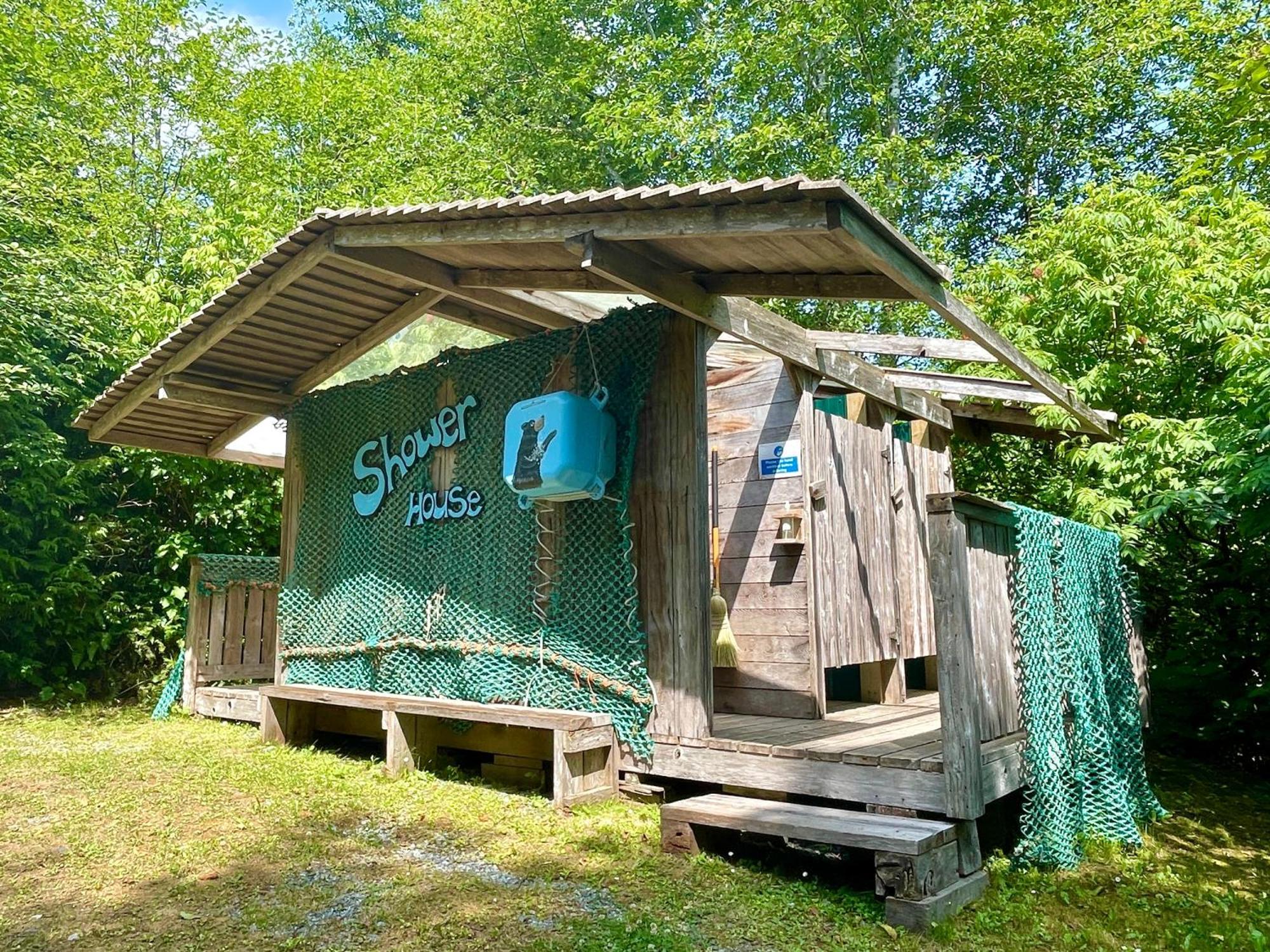So Damn Lucky Glamping Hotel Ucluelet Buitenkant foto